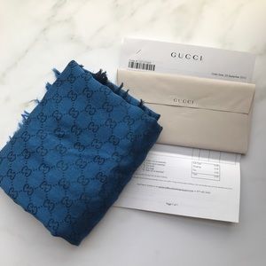 Gucci monogram shawl in blue